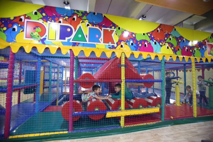 dipark bimbi sui rulli e ai cannoni sparapalline