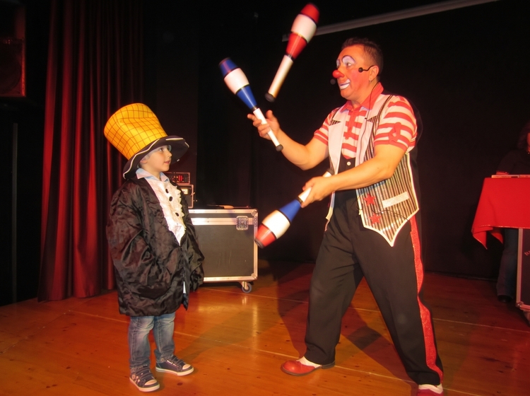 mago-clown-birilli-scaled